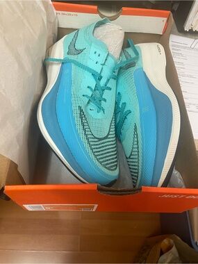 Nike Vaporfly new in a box 9.5 men’s 11 women’s.